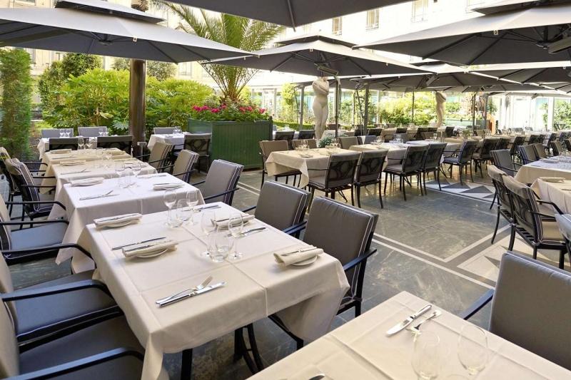 Les Terrasses du Safran et du Purple bar à l'Hôtel Hilton